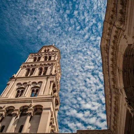 Attractive In The City Center Split